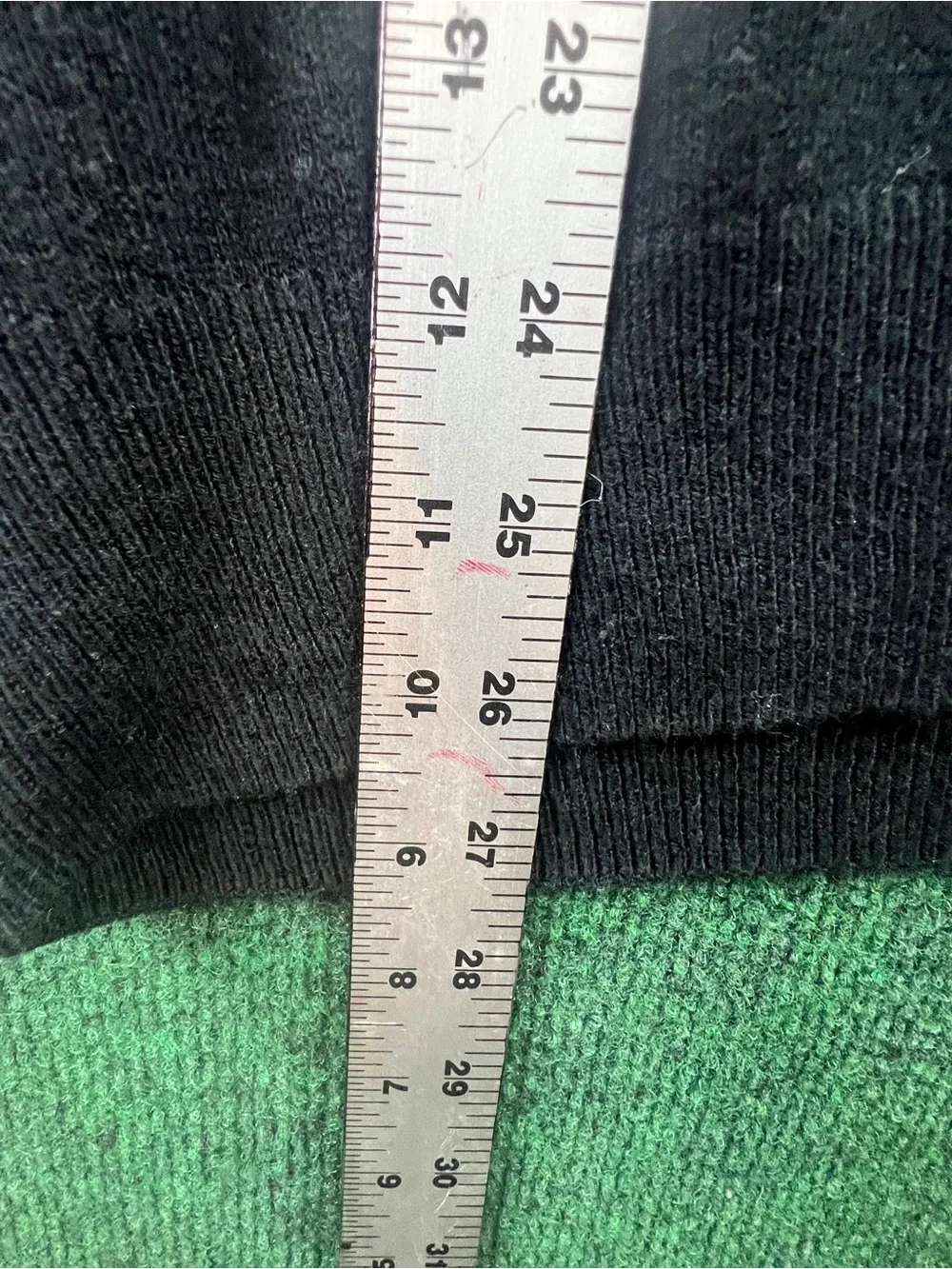Geoffrey Beene Black Crewneck Sweater with Gray Argyle SKU 20032